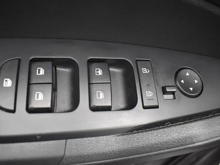 Used 2025 Kia Sportage LX image 21