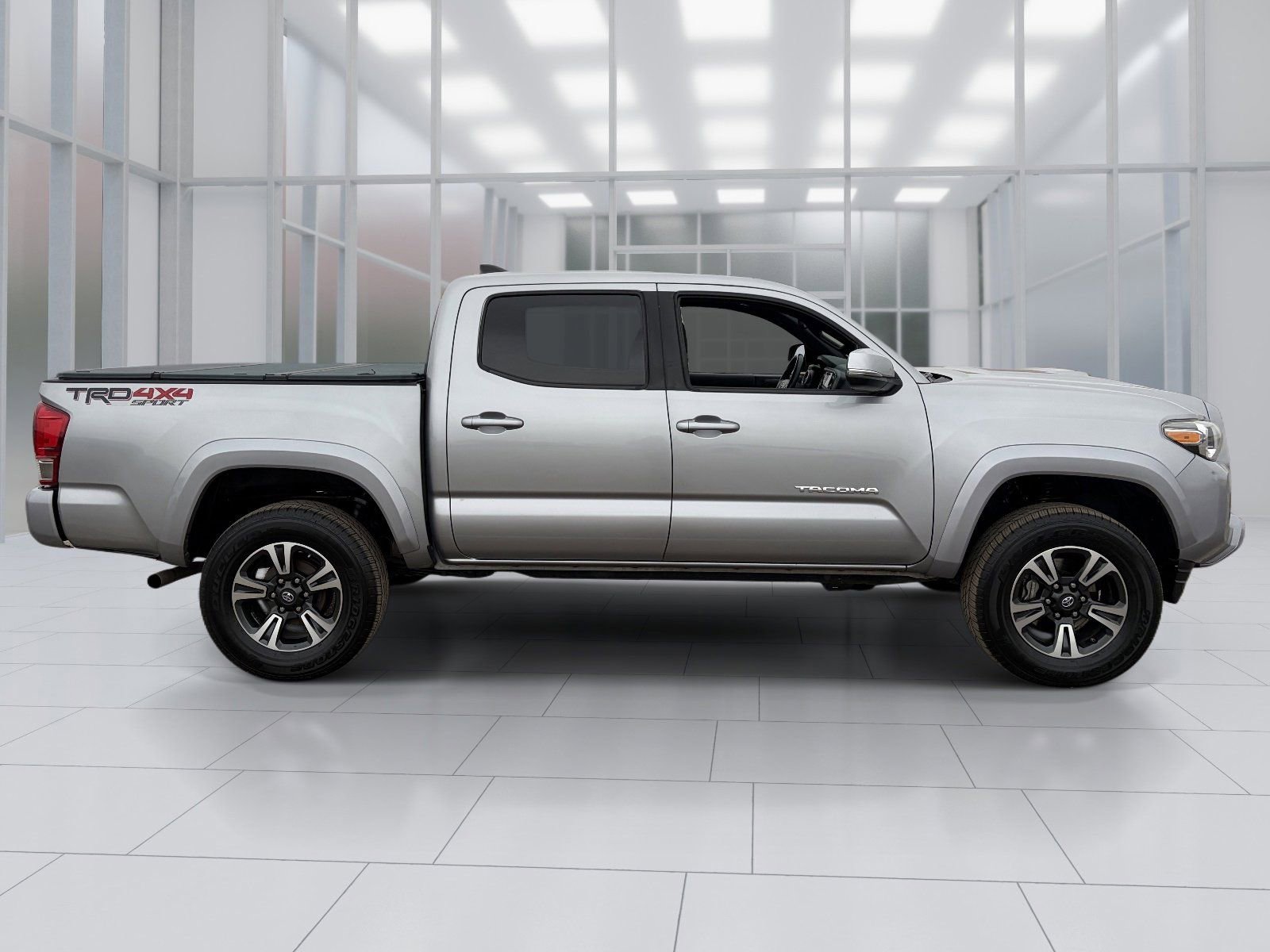Used 2017 Toyota Tacoma TRD Sport image 7