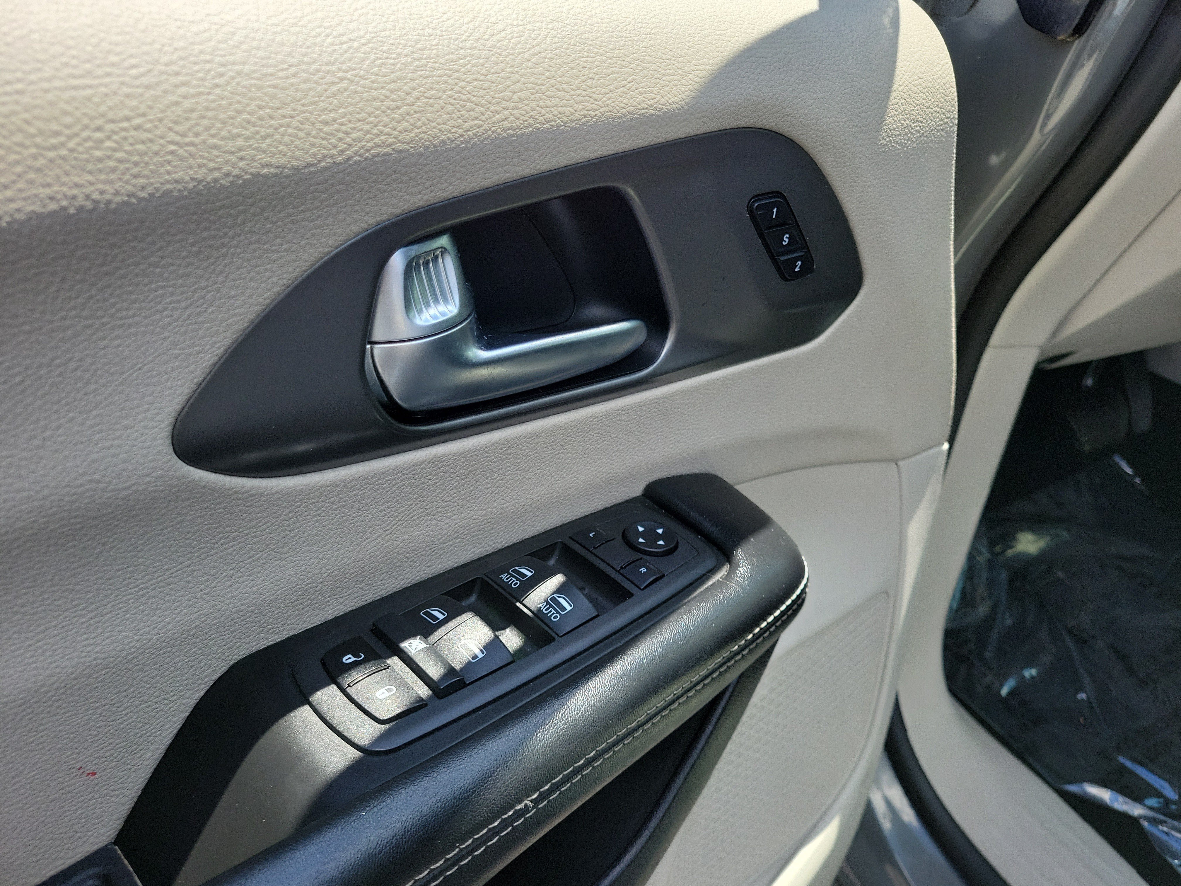Used 2022 Chrysler Pacifica Touring-L FWD image 18