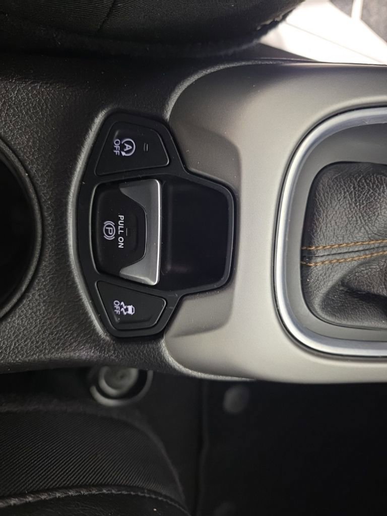 Used 2020 Jeep Compass Latitude AWD/4WD image 19