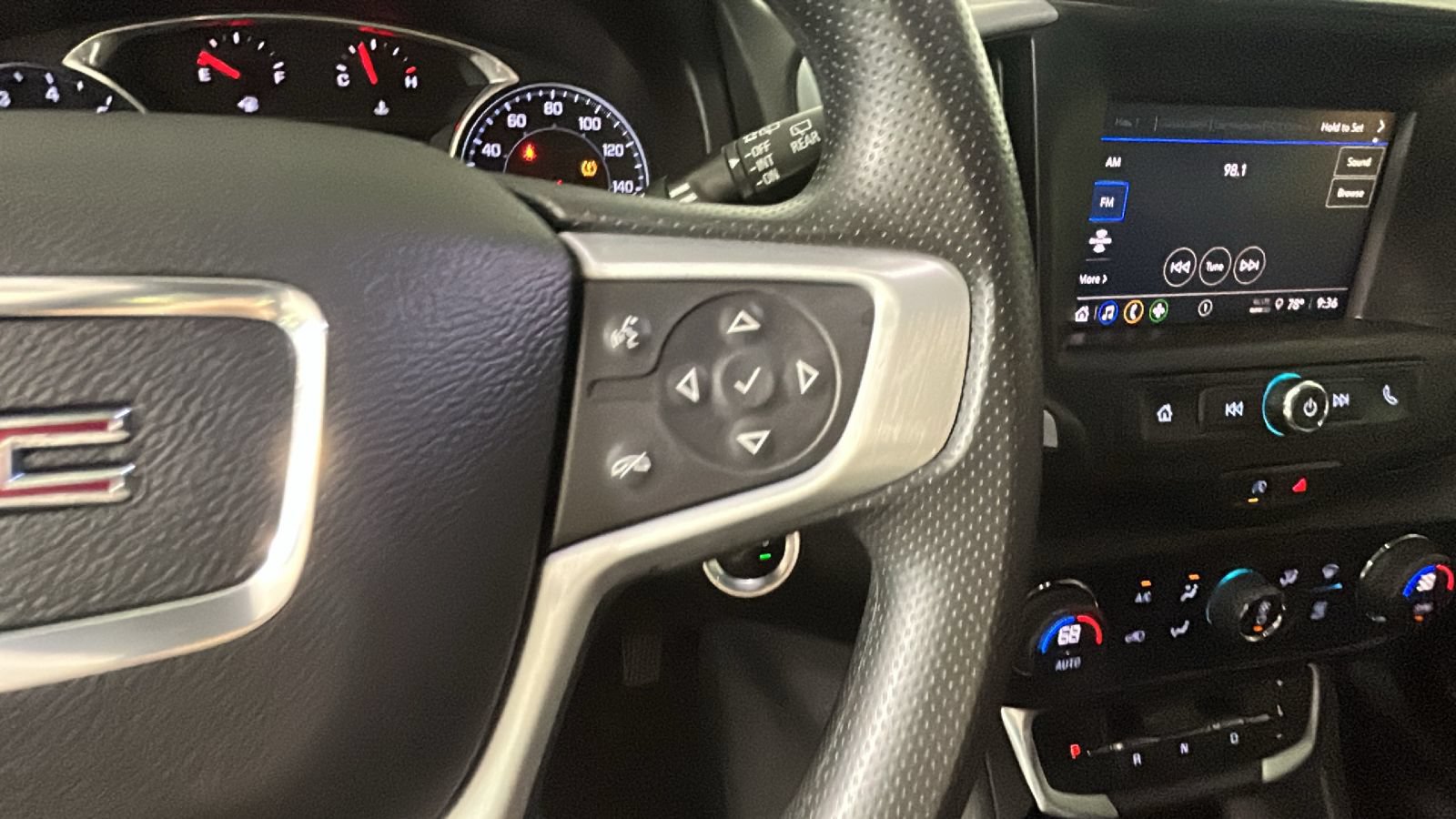 Used 2022 GMC Terrain SLE w/ Driver Convenience Package AWD/4WD image 20