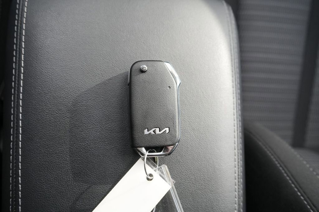 Used 2023 Kia Sorento LX AWD/4WD image 37