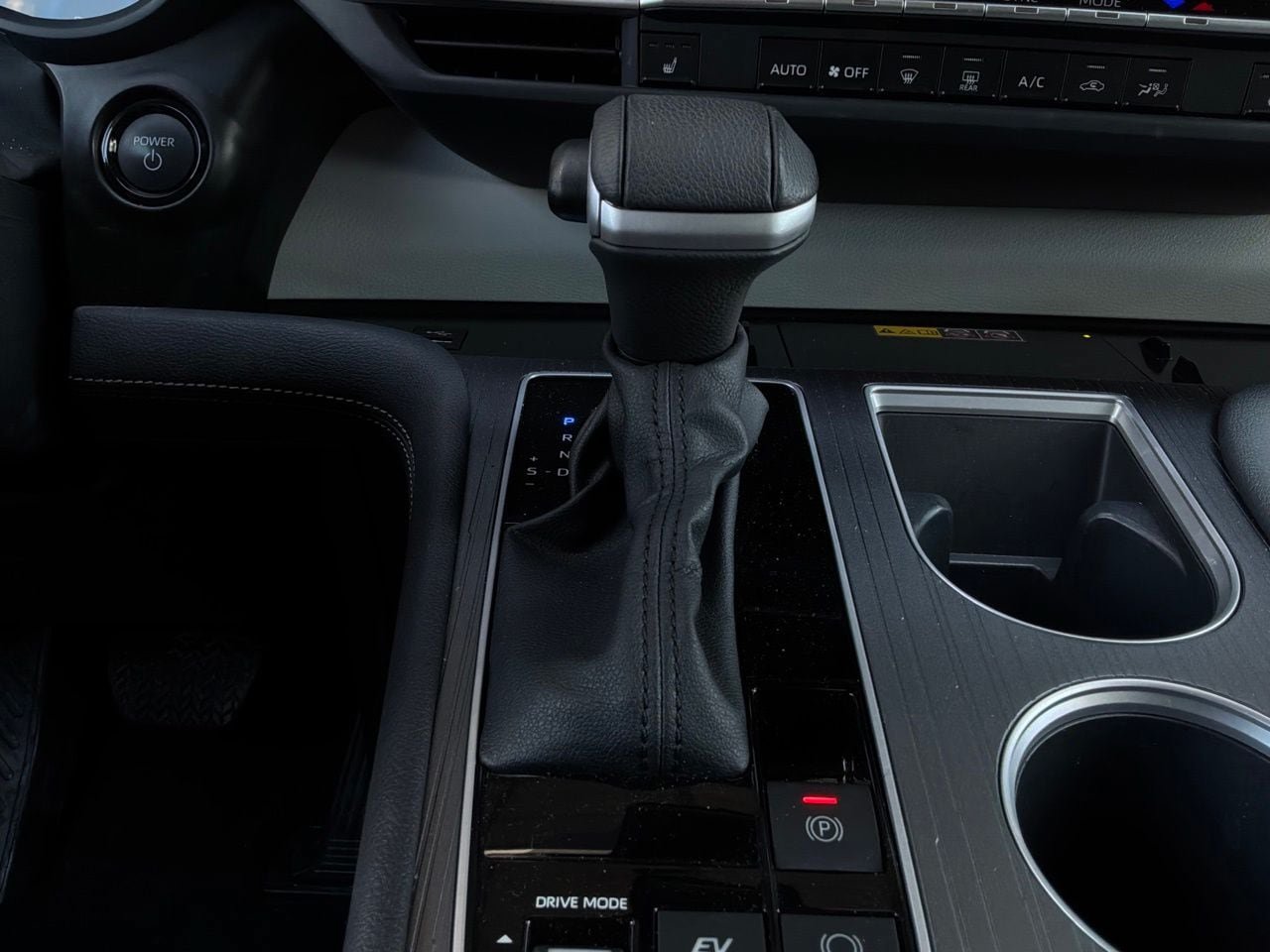 Used 2025 Toyota Sienna XLE FWD image 30
