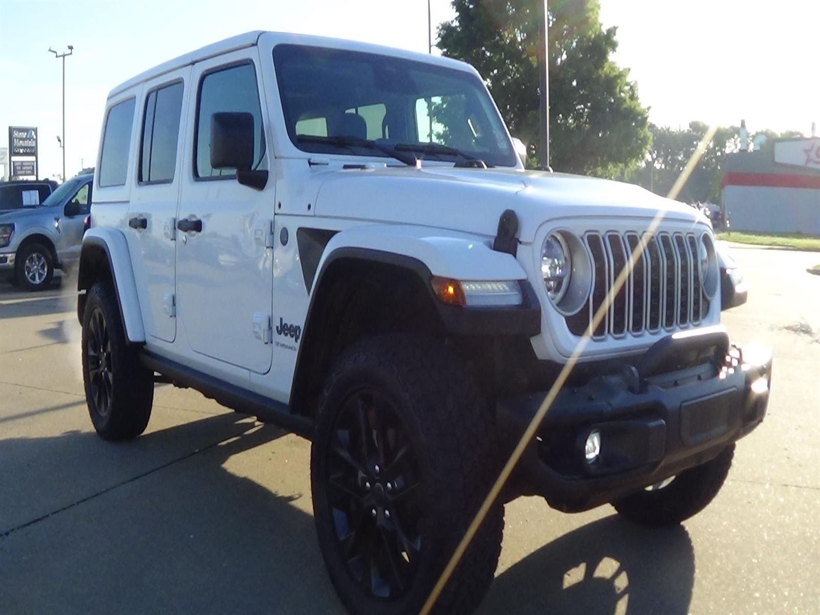 Used 2024 Jeep Wrangler Unlimited w/ Convenience Group AWD/4WD image 4