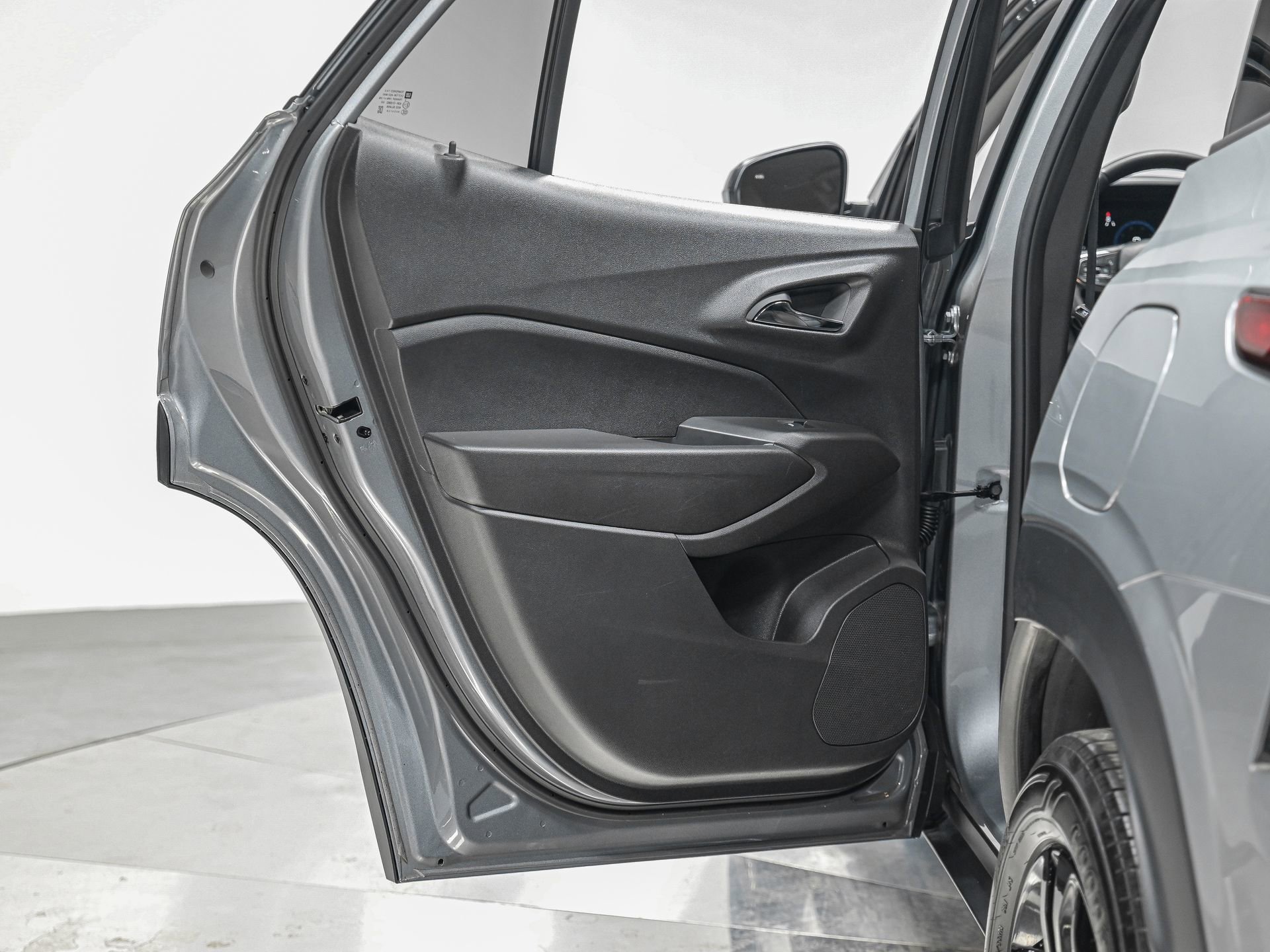 Used 2025 Chevrolet Trax ACTIV w/ Driver Confidence Package image 25