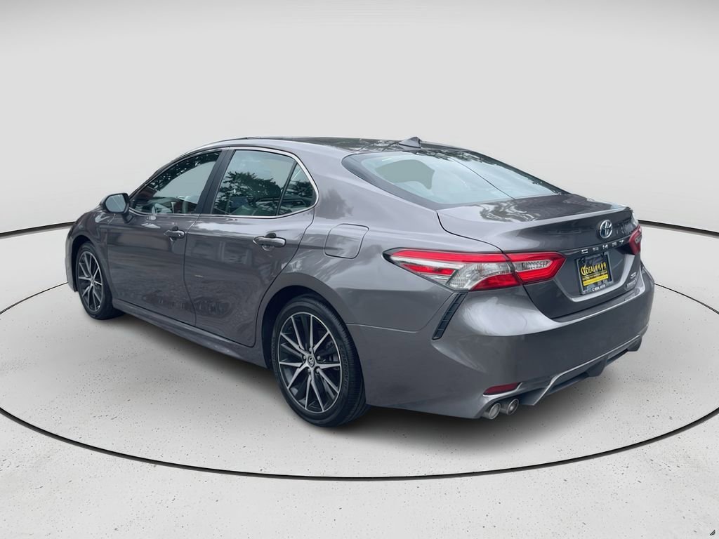 Used 2024 Toyota Camry SE image 3