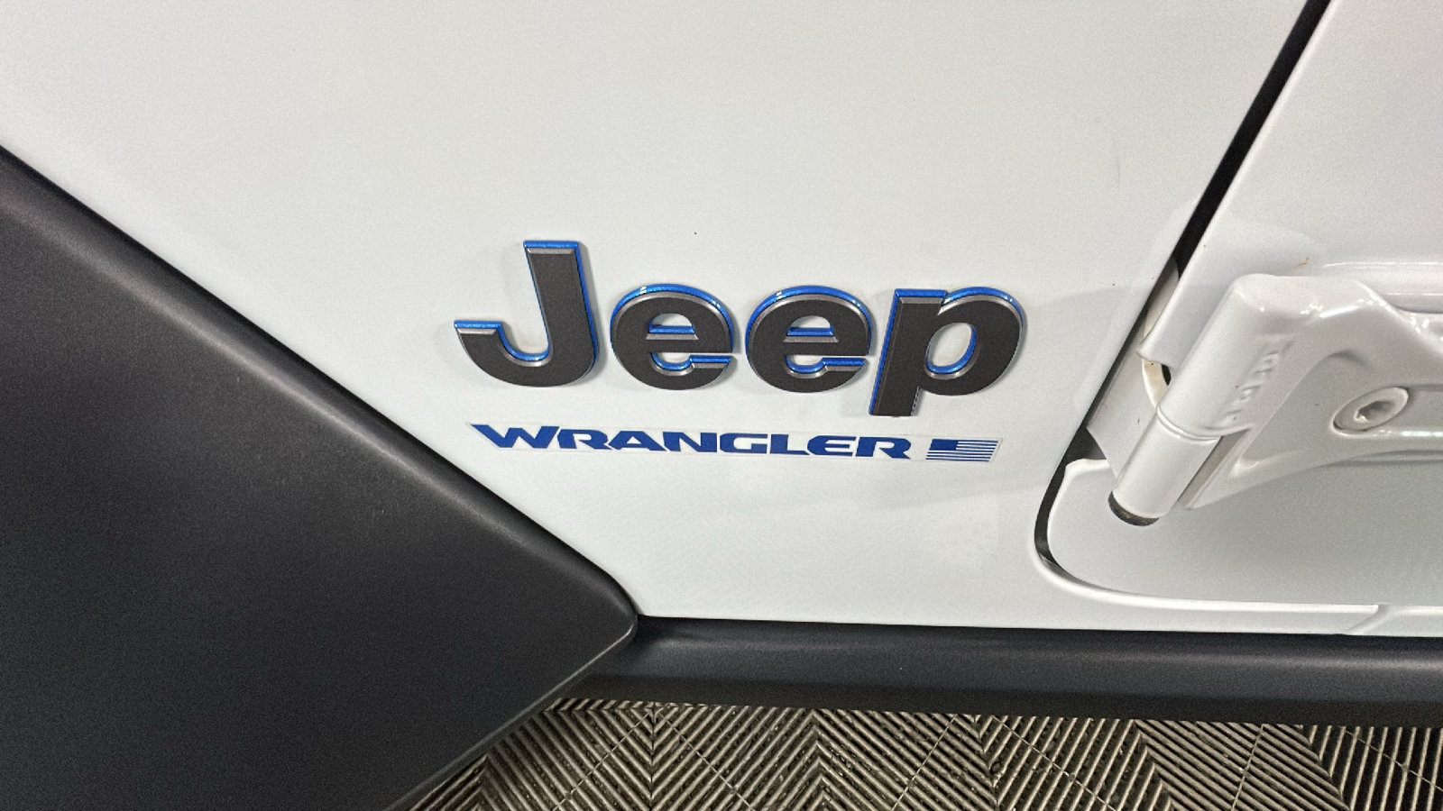 Used 2023 Jeep Wrangler Unlimited w/ Cold Weather Group AWD/4WD image 11