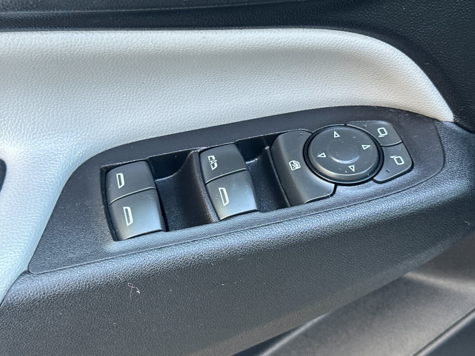 Used 2018 Chevrolet Equinox LT FWD image 14
