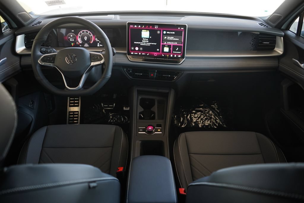 New 2026 Volkswagen Tiguan SE R-Line FWD image 9