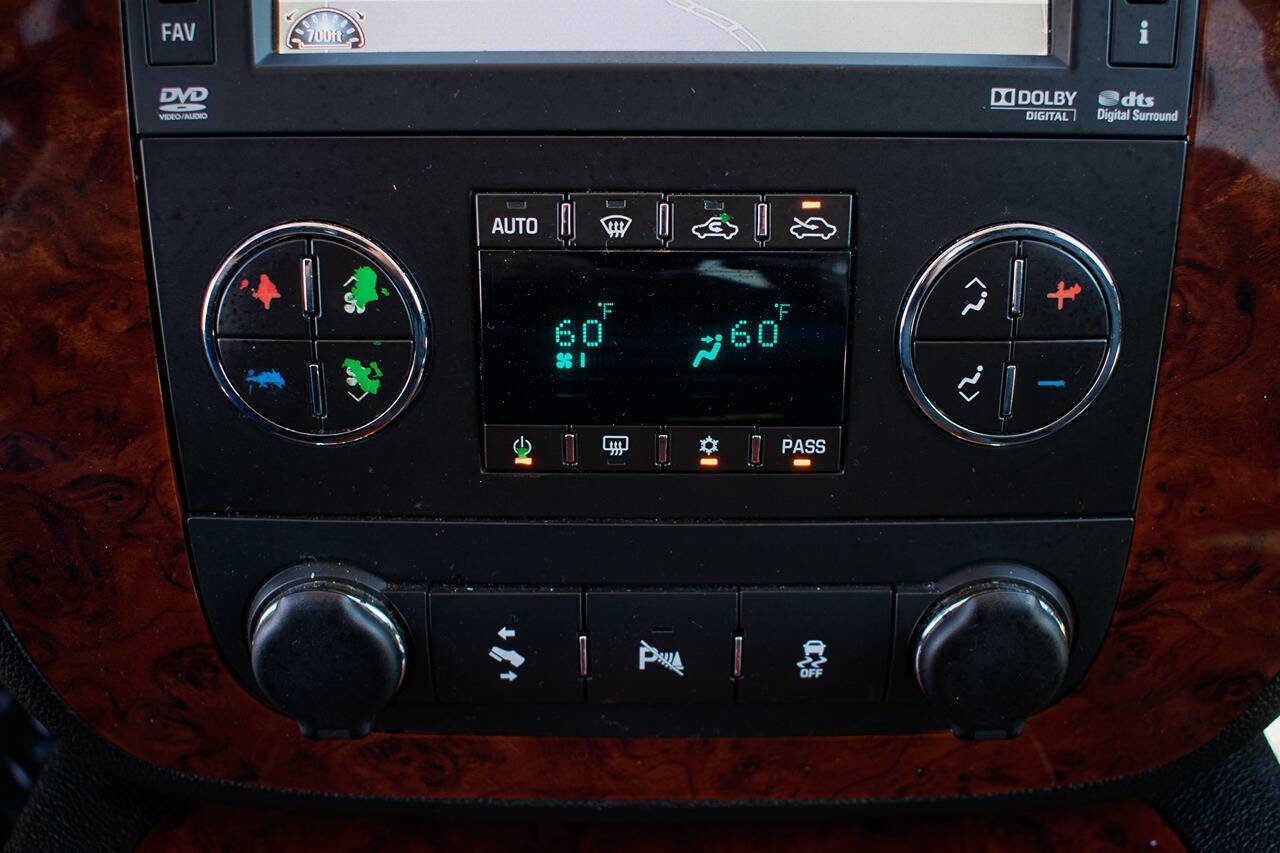 Used 2013 Chevrolet Avalanche LTZ image 23