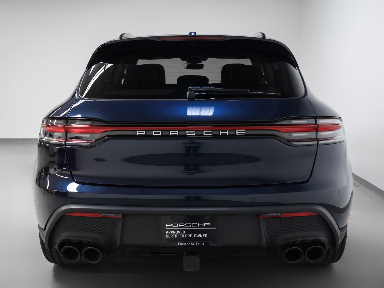 Certified 2023 Porsche Macan AWD/4WD image 11