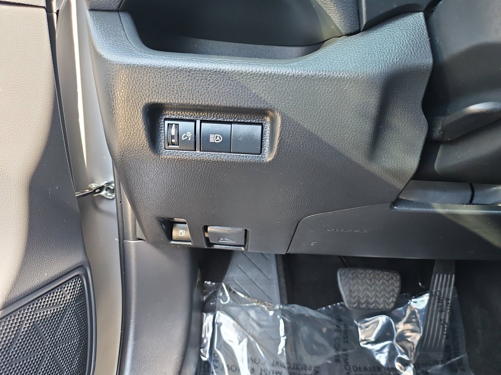 Used 2025 Toyota RAV4 XLE AWD/4WD image 25