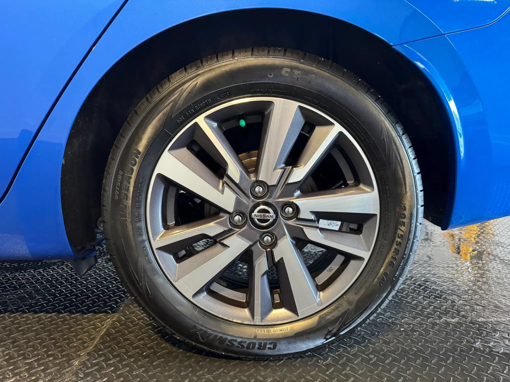 Used 2020 Nissan Versa SV FWD image 31