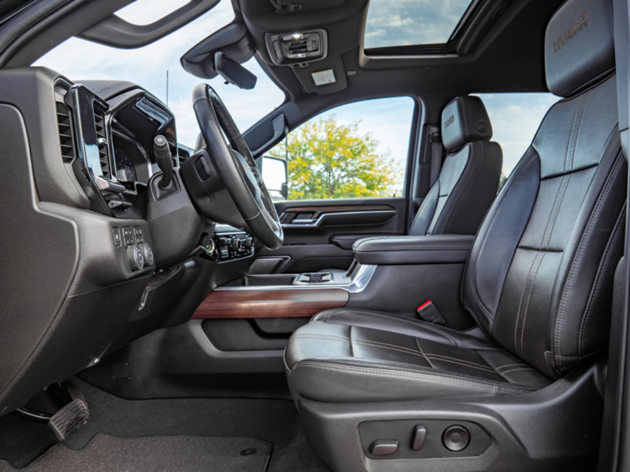 Used 2024 Chevrolet Silverado 3500 High Country w/ Technology Package AWD/4WD image 10