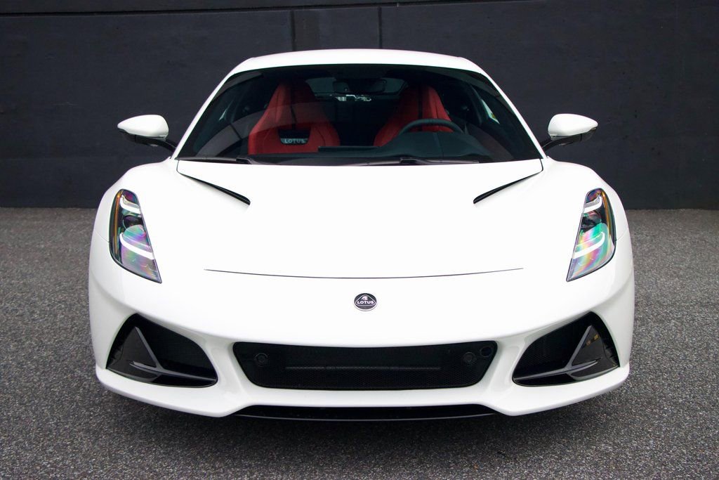 Used 2025 Lotus Emira image 8