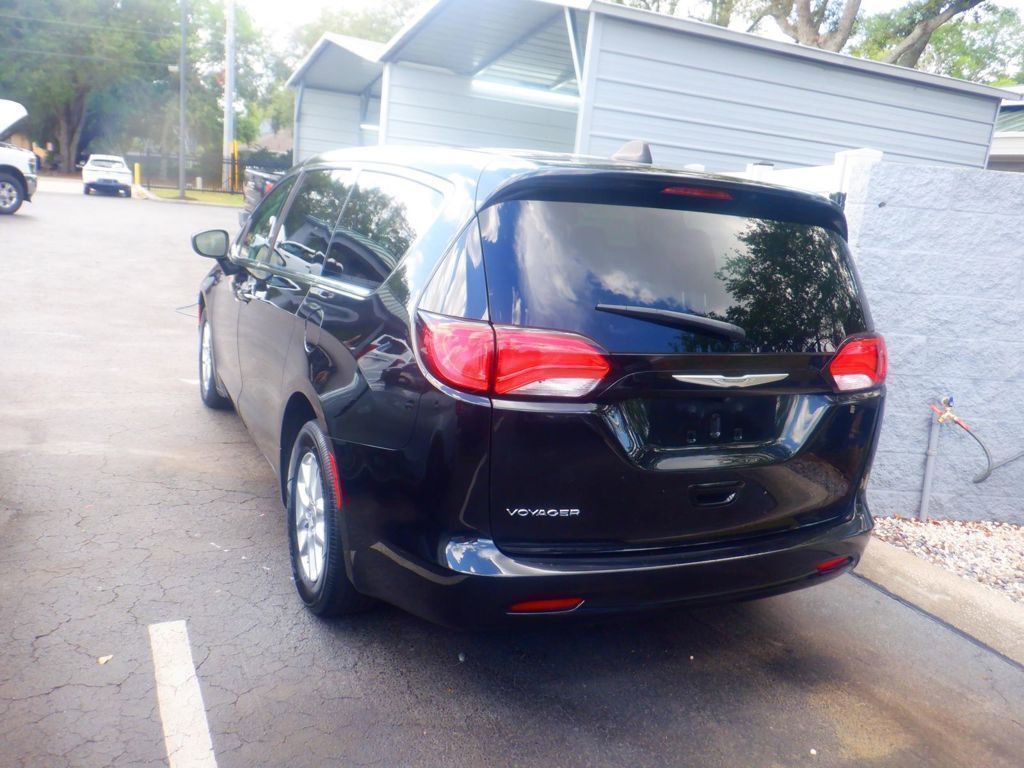 Used 2023 Chrysler Voyager LX image 7