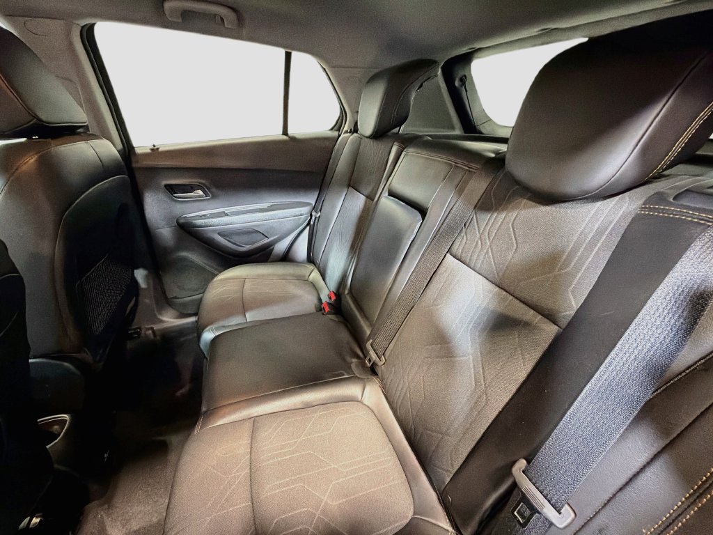 Used 2019 Chevrolet Trax LT w/ LT Convenience Package FWD image 21