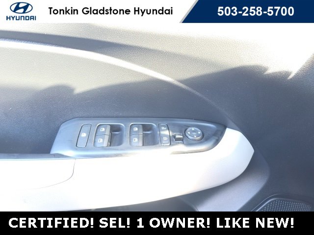 Certified 2025 Hyundai Venue SEL image 10