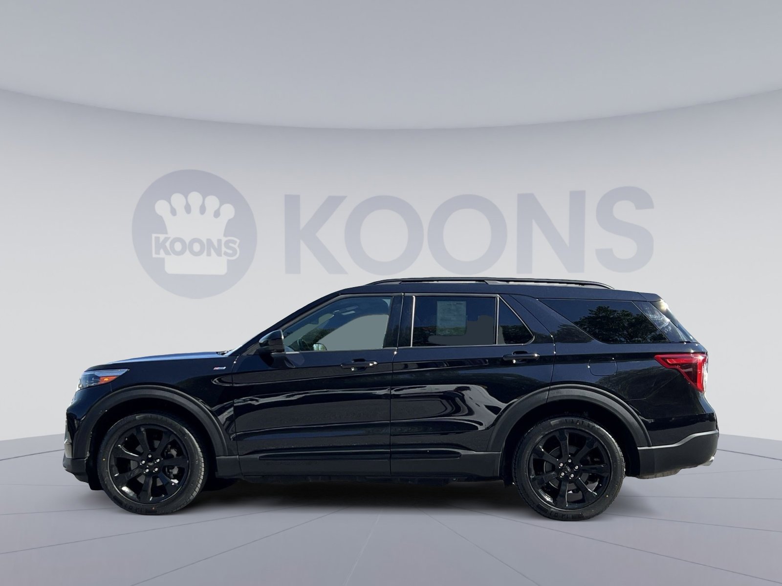 Used 2023 Ford Explorer ST-Line w/ Class IV Trailer Tow Package AWD/4WD image 4