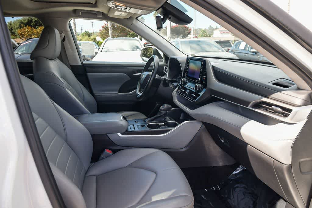 Used 2021 Toyota Highlander XLE FWD image 15