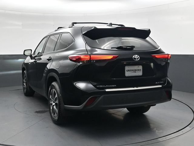 Used 2023 Toyota Highlander XLE AWD/4WD image 5