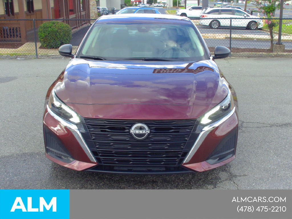 Used 2025 Nissan Altima 2.5 SV FWD image 2