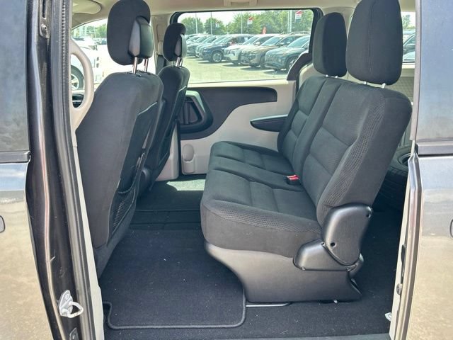 Used 2016 Dodge Grand Caravan American Value Package FWD image 19