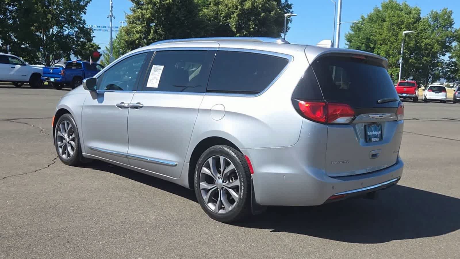 Used 2017 Chrysler Pacifica Limited FWD image 6