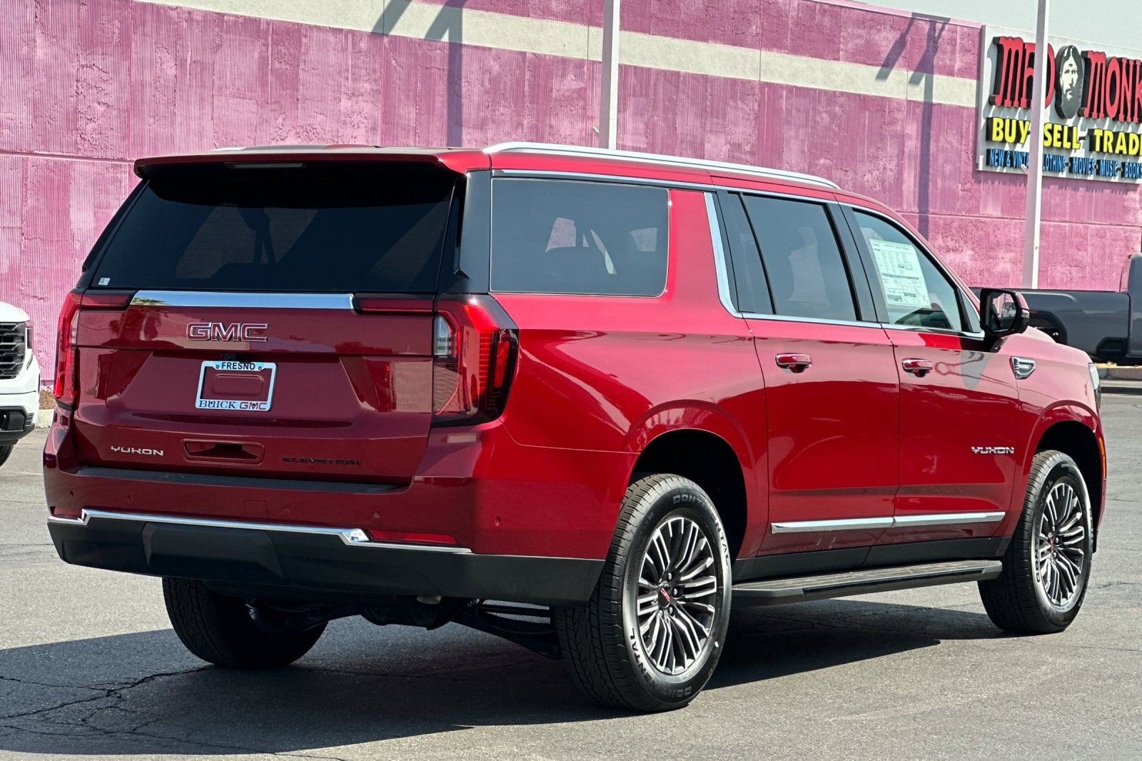 Used 2025 GMC Yukon XL Elevation image 5