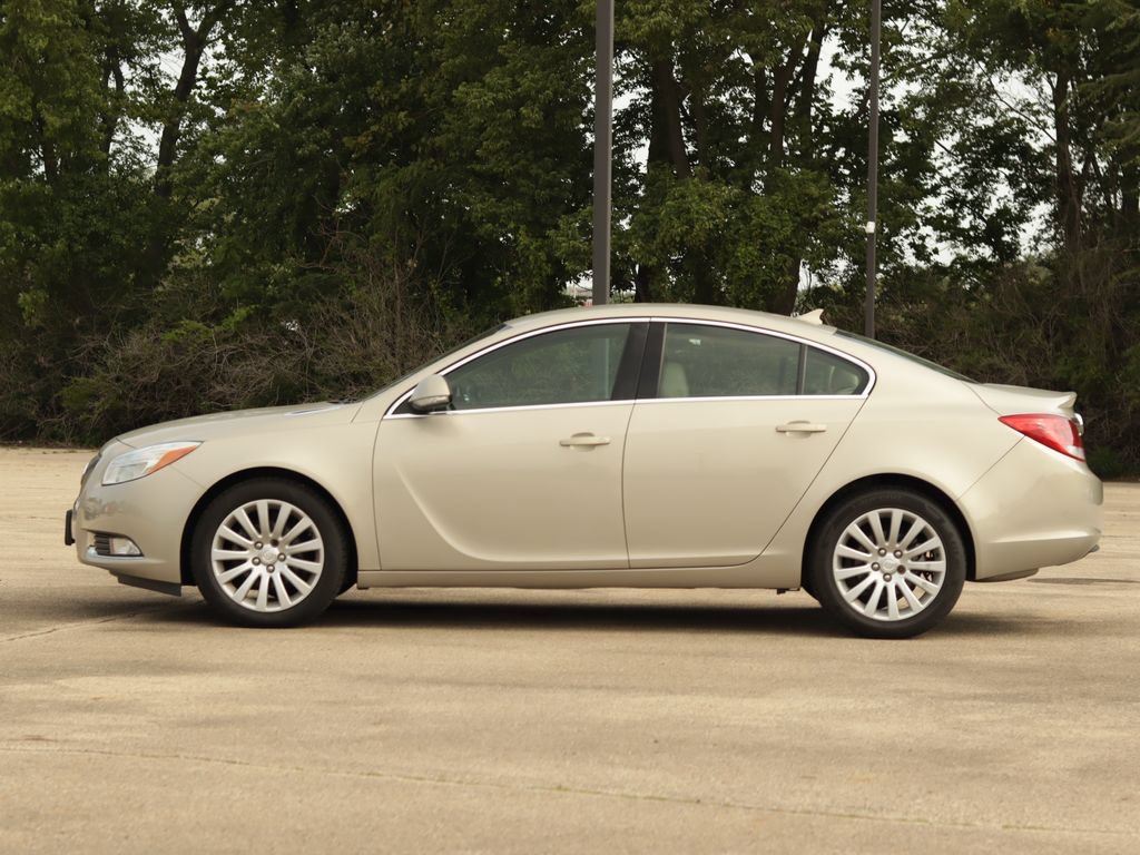 Used 2012 Buick Regal Leather FWD image 4