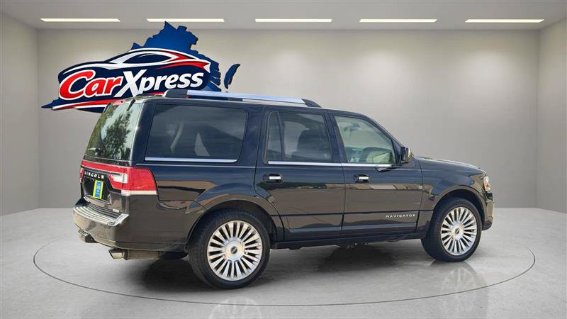 Used 2016 Lincoln Navigator Select AWD/4WD image 11