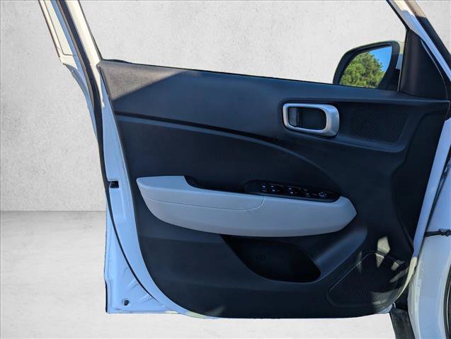 Certified 2025 Hyundai Venue SEL FWD image 22