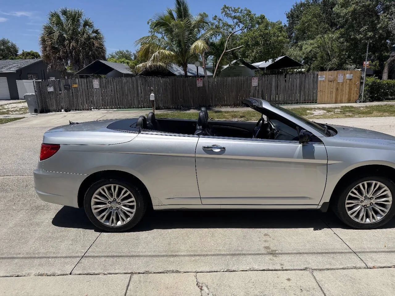 Used 2011 Chrysler 200 Limited FWD image 15