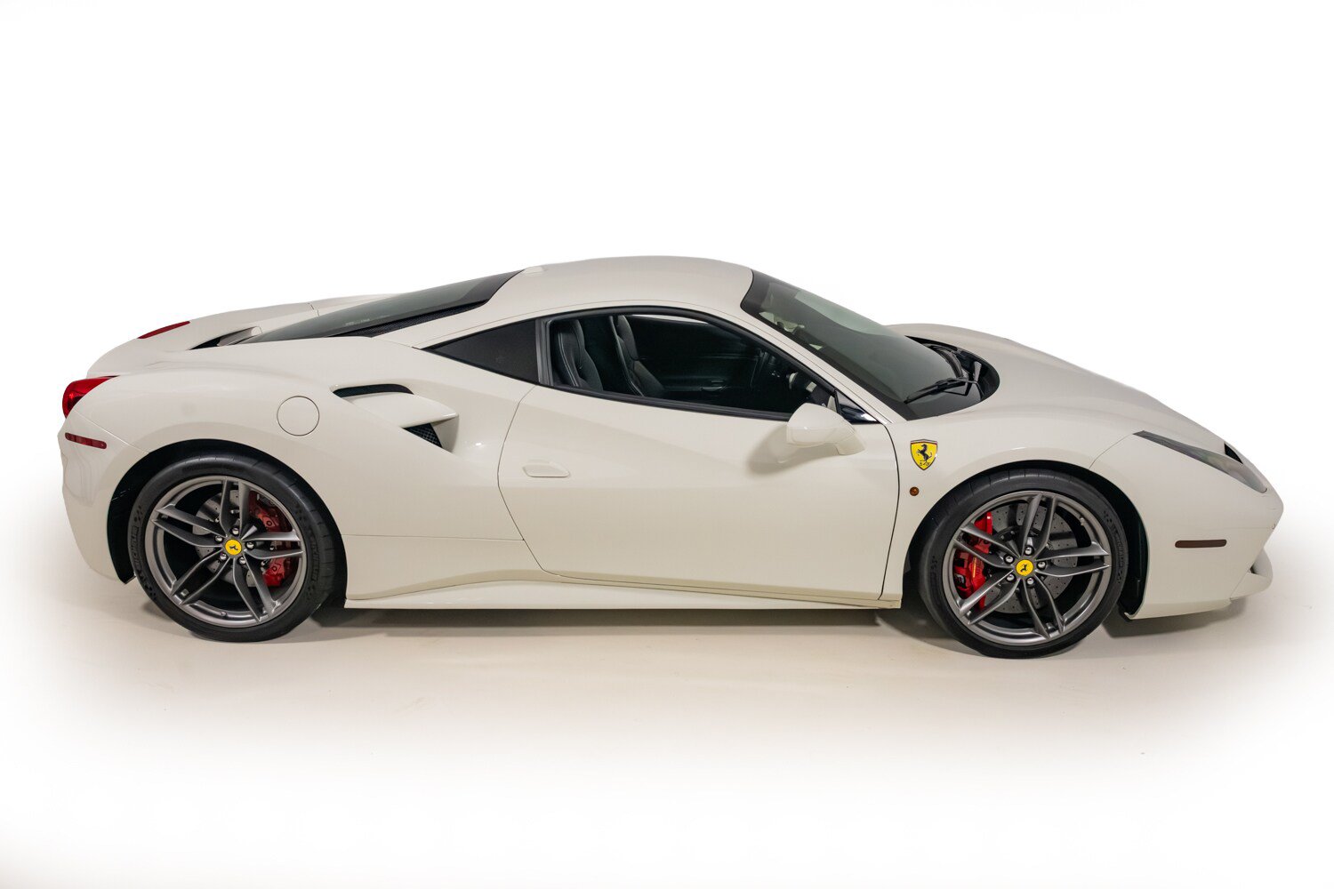Used 2017 Ferrari 488 GTB RWD image 8