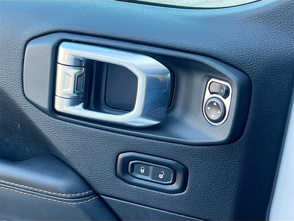 Used 2024 Jeep Gladiator Willys image 17