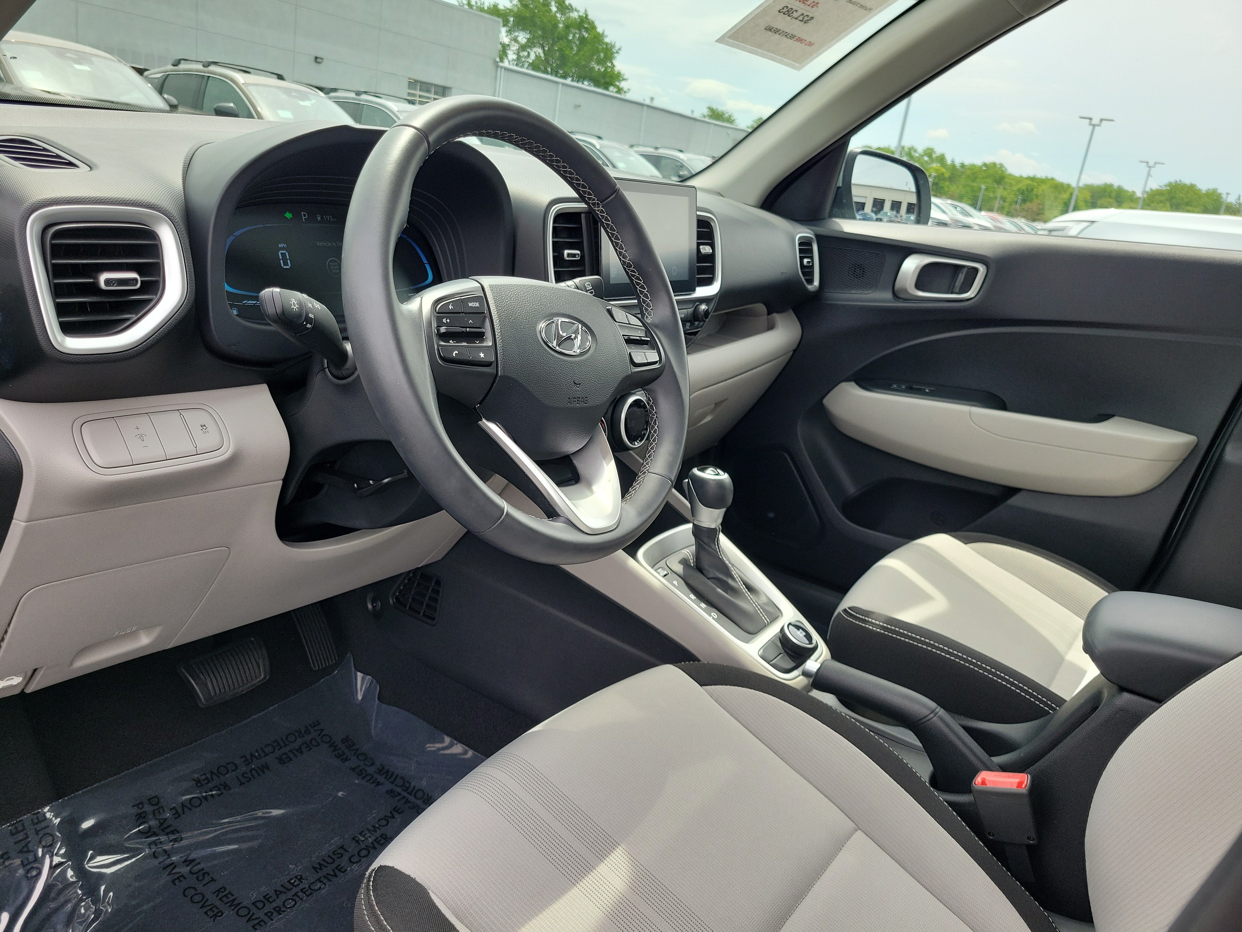 Used 2025 Hyundai Venue SEL FWD image 19