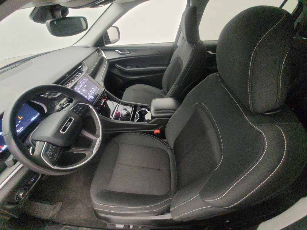 Used 2023 Jeep Grand Cherokee L Laredo image 17