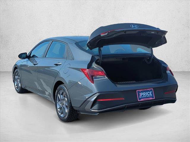 Used 2024 Hyundai Elantra SEL image 8