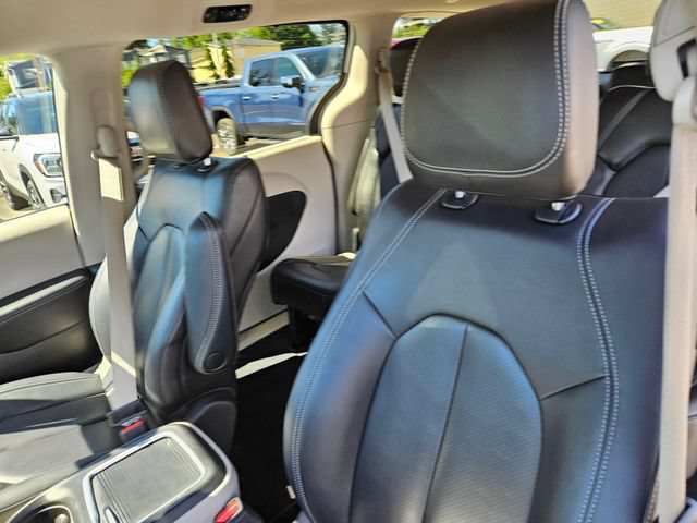Used 2024 Chrysler Pacifica Touring-L FWD image 24