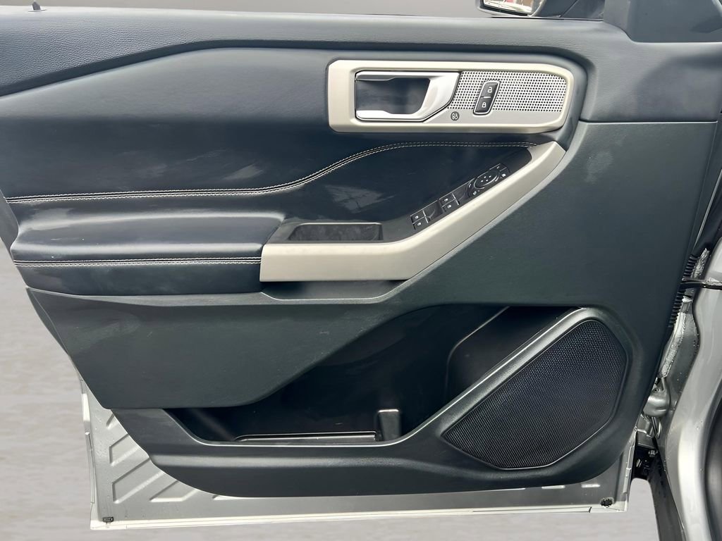 Used 2023 Ford Explorer Limited image 11