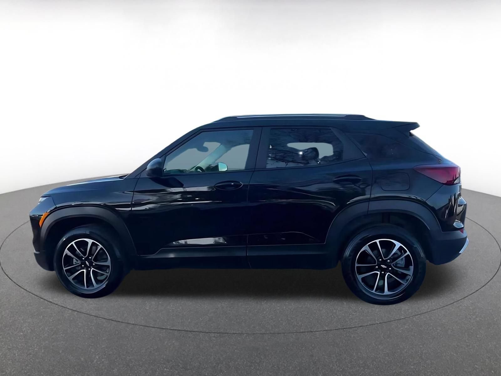 Used 2025 Chevrolet TrailBlazer LT AWD/4WD image 9