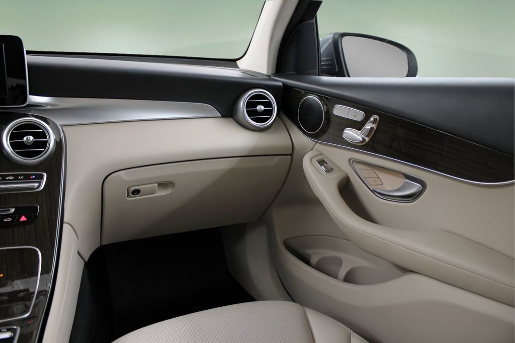 Used 2019 Mercedes-Benz GLC 300 image 17