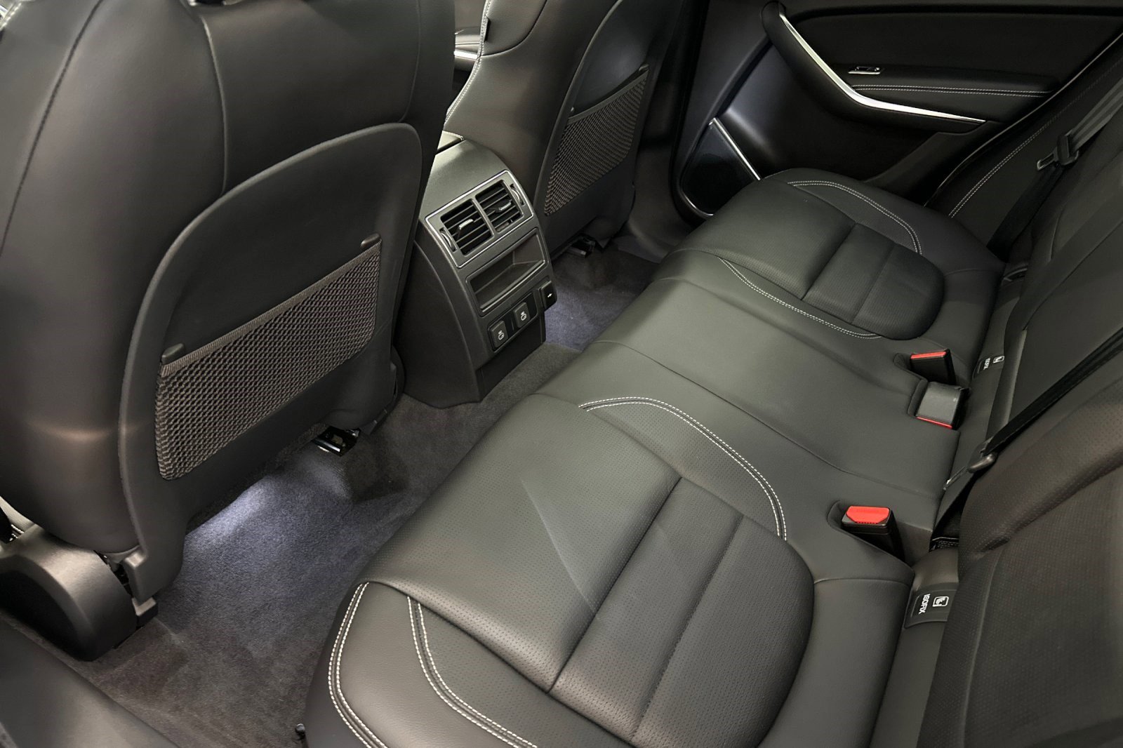 Used 2025 Jaguar F-PACE R-Dynamic S image 26