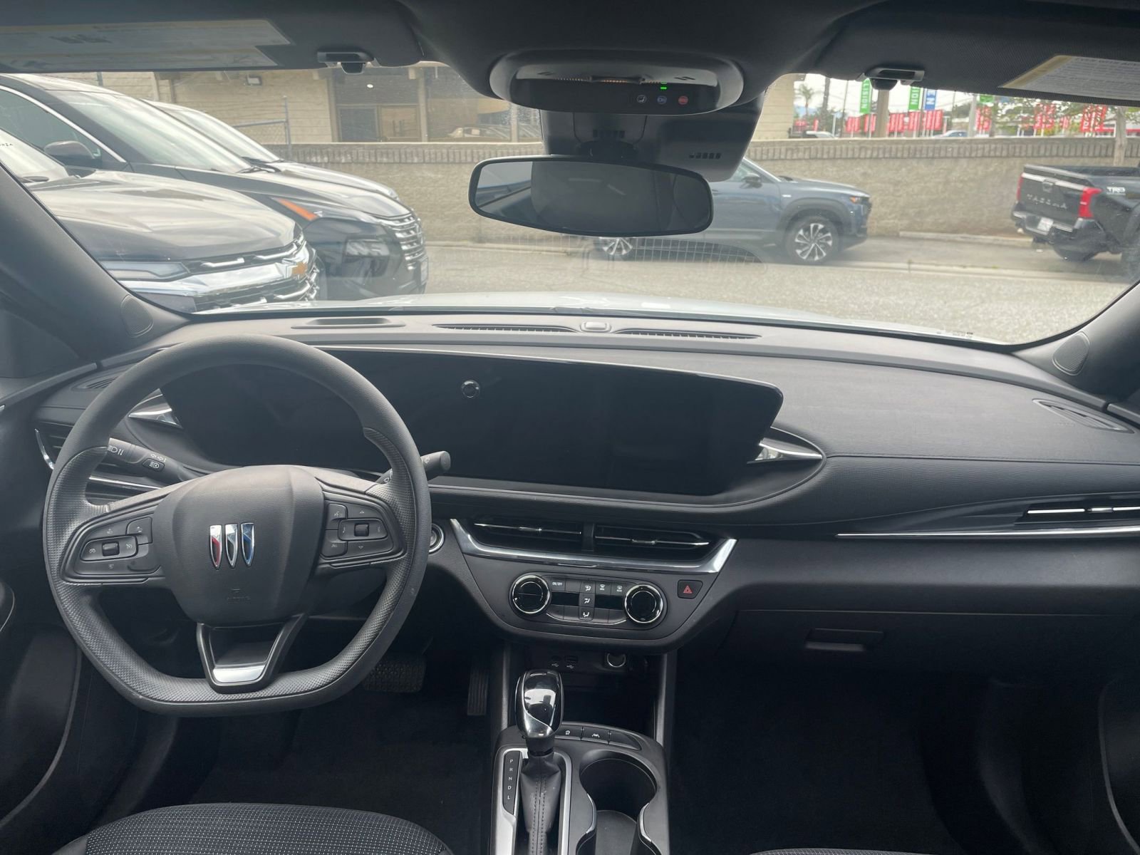 Used 2025 Buick Envista Preferred image 33