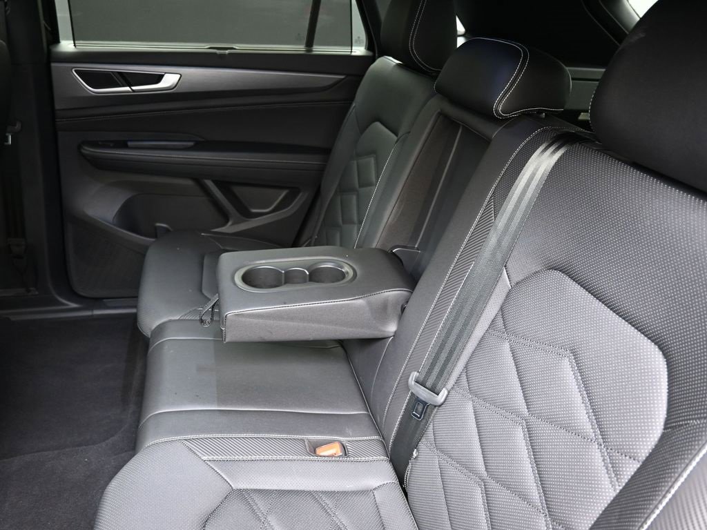 Used 2025 Volkswagen Atlas Cross Sport SE image 20