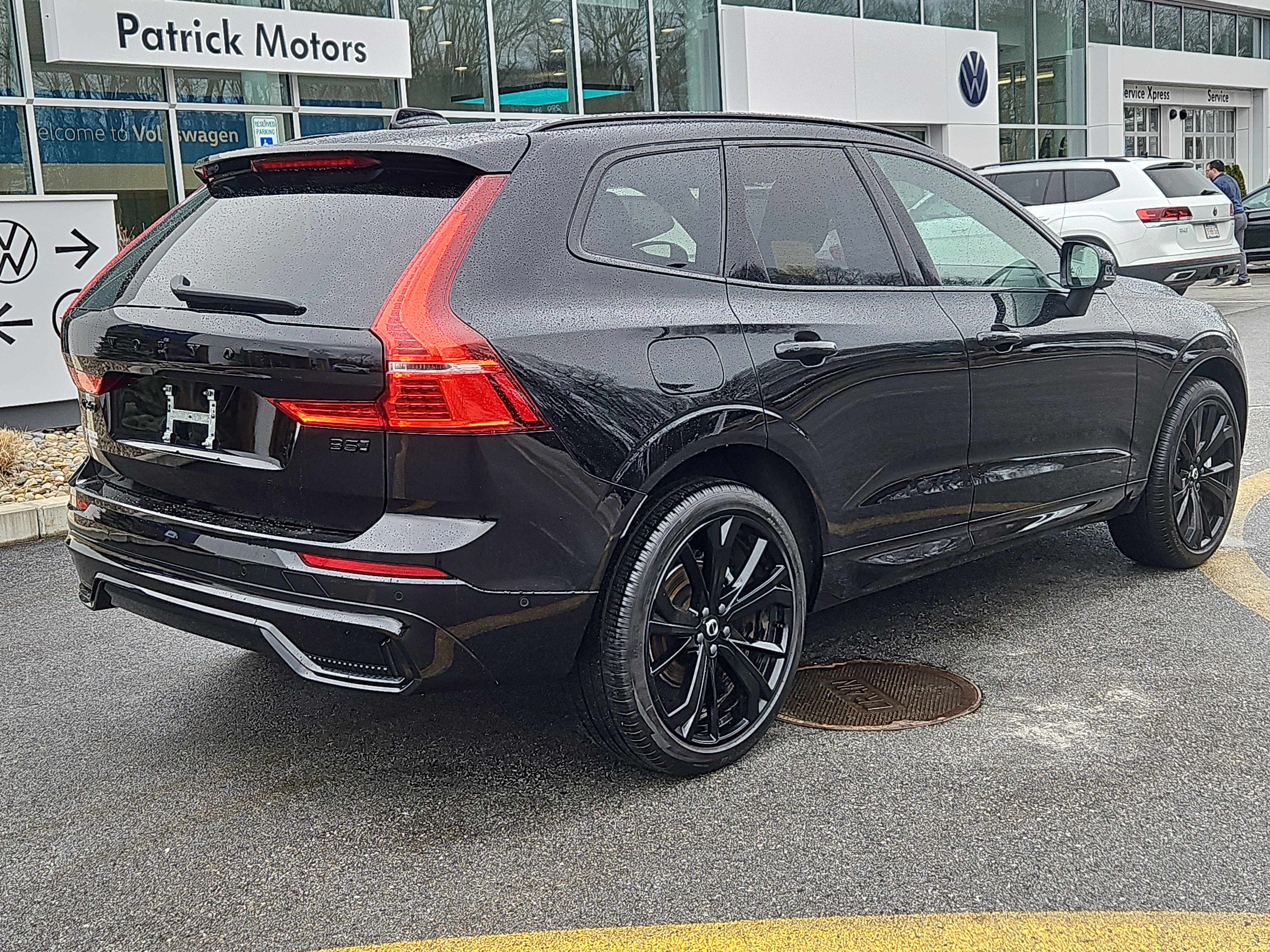 Used 2025 Volvo XC60 B5 Ultra image 2