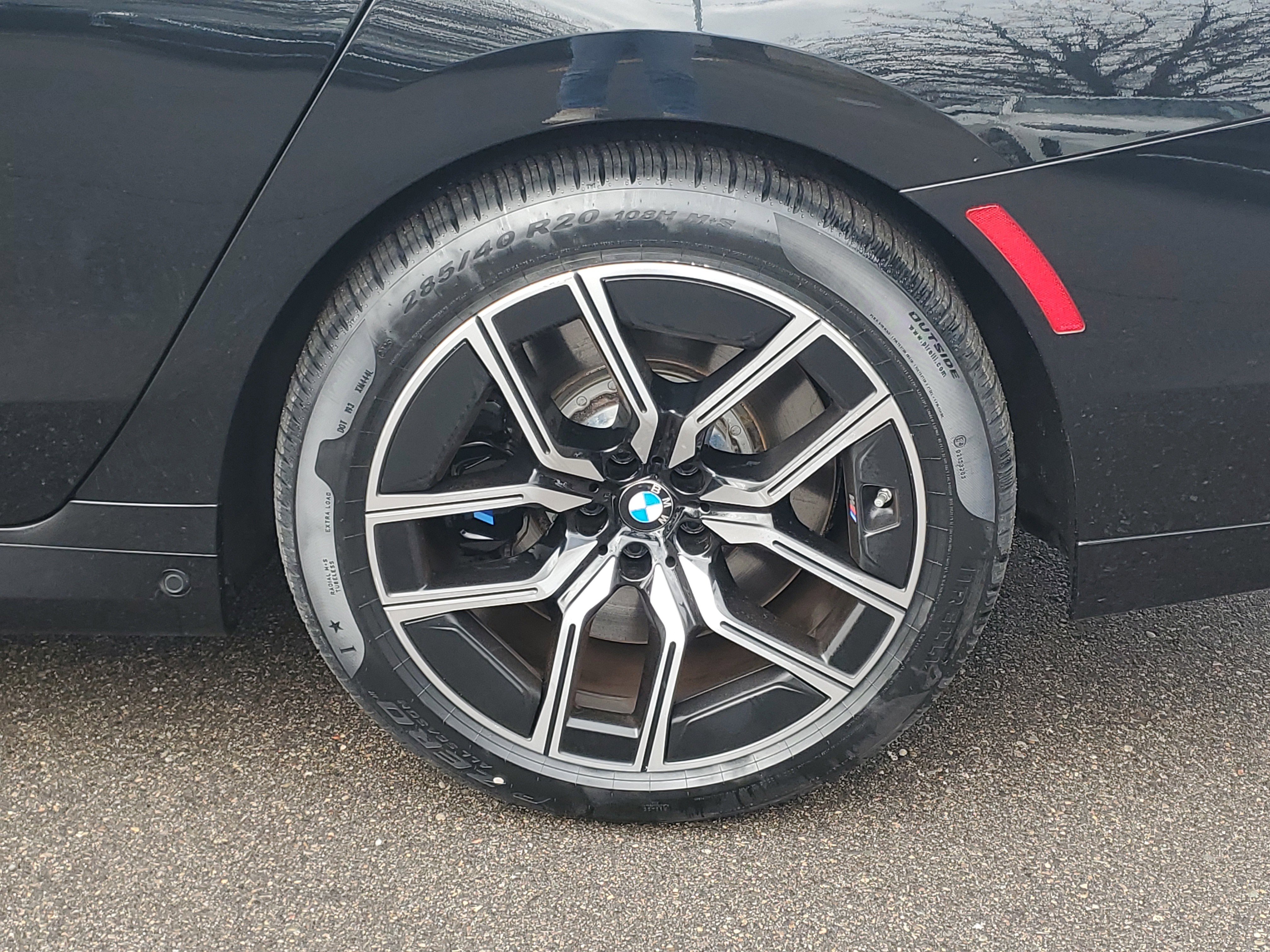 Certified 2023 BMW 760i xDrive w/ Executive Package image 27