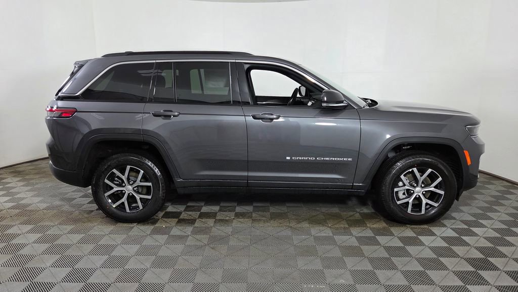 New 2025 Jeep Grand Cherokee Limited w/ Trailer Tow Package AWD/4WD image 10