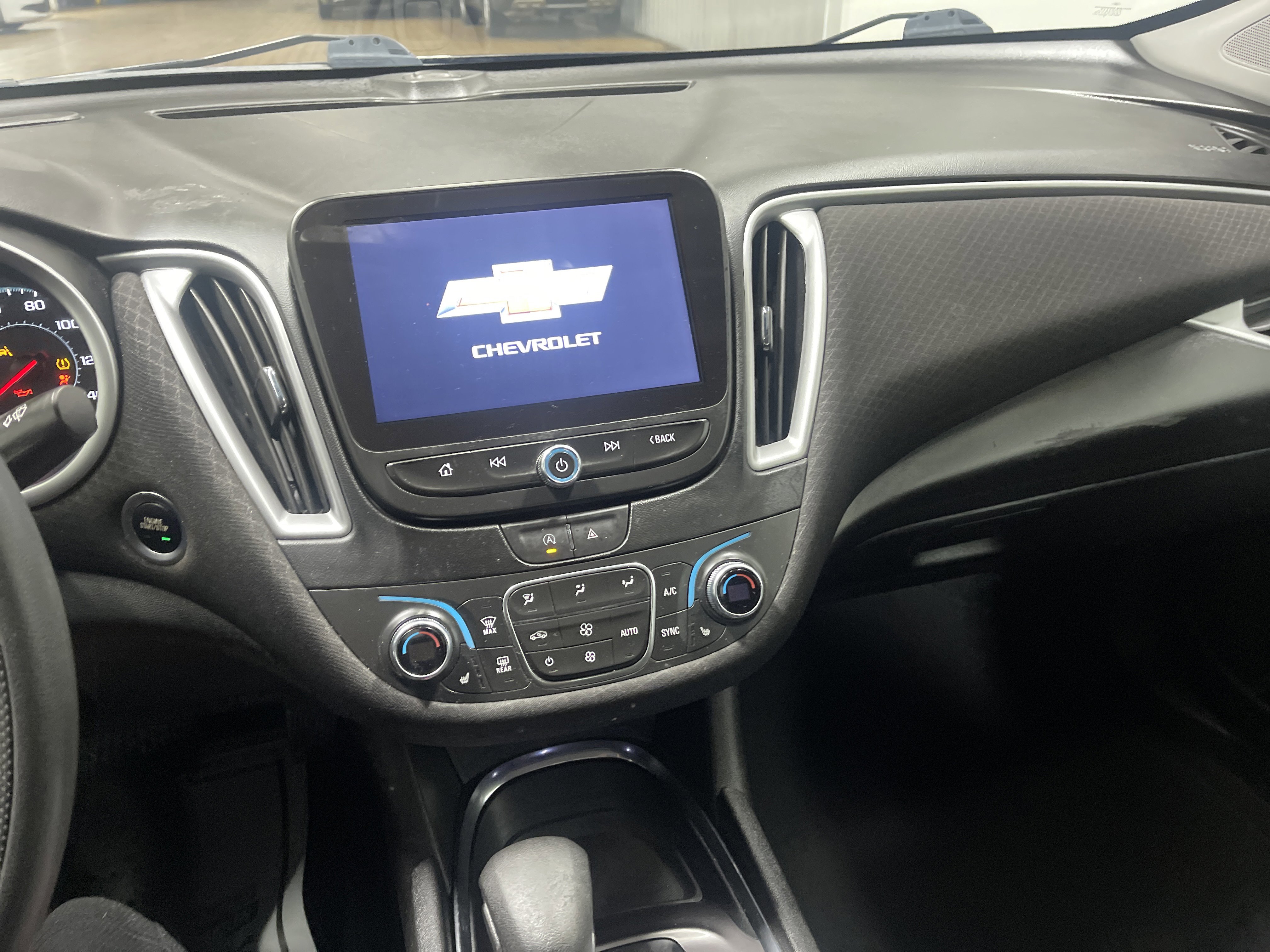Used 2023 Chevrolet Malibu LT FWD image 29