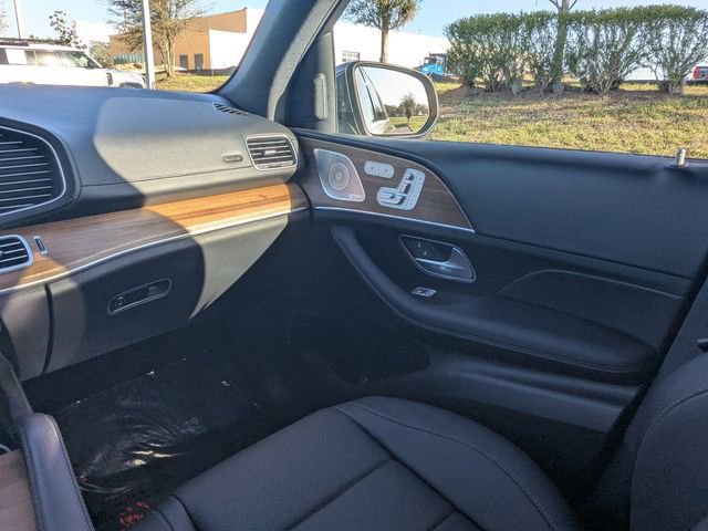 Used 2025 Mercedes-Benz GLS 450 4MATIC image 15
